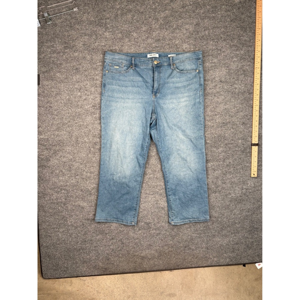 Nine West Jeans Chrystie Capri Womens 16 Blue Light Wash Stretch Cropped Denim